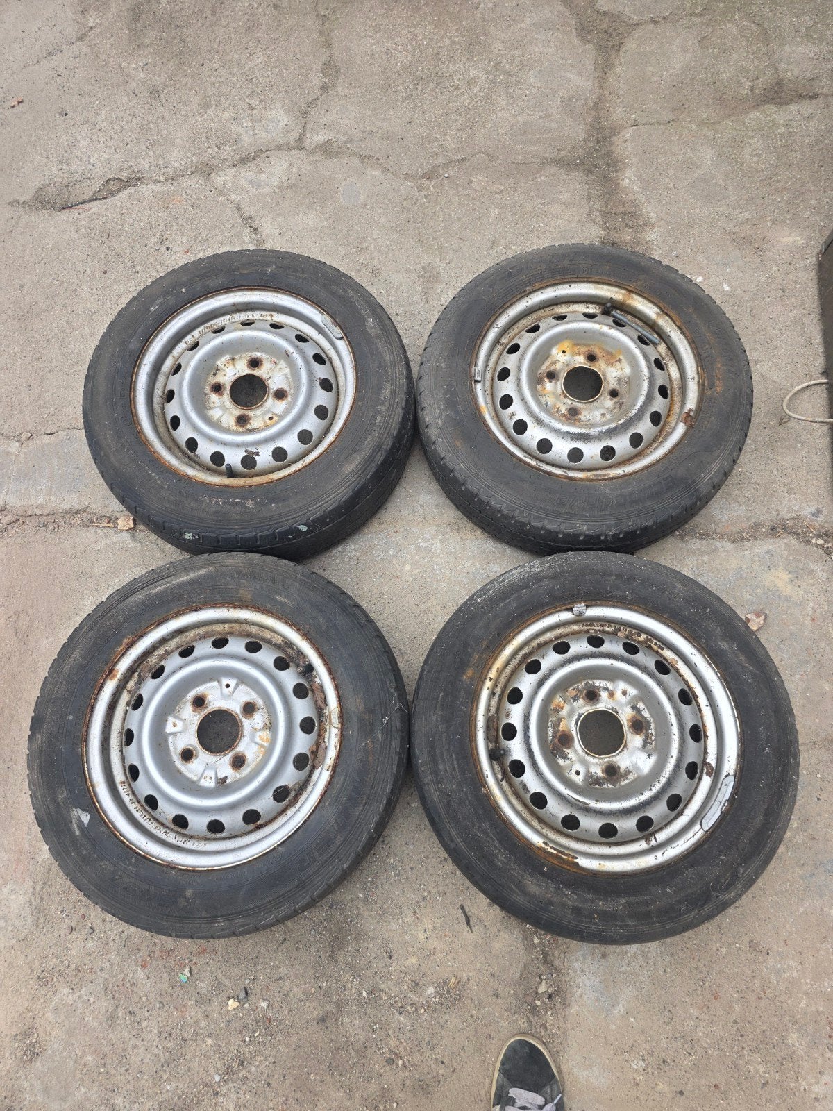 Jantes / roues nissan nv200, Autos : Pièces & Accessoires, Pneus & Jantes, Pneu(s)
