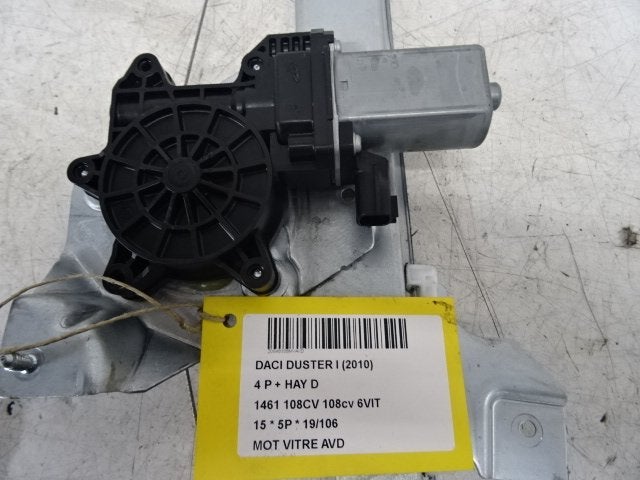 MOTEUR LEVE VITRE ELECTRIQUE AVANT DROIT Dacia Duster (HS), Autos : Pièces & Accessoires, Utilisé, Avant, Dacia