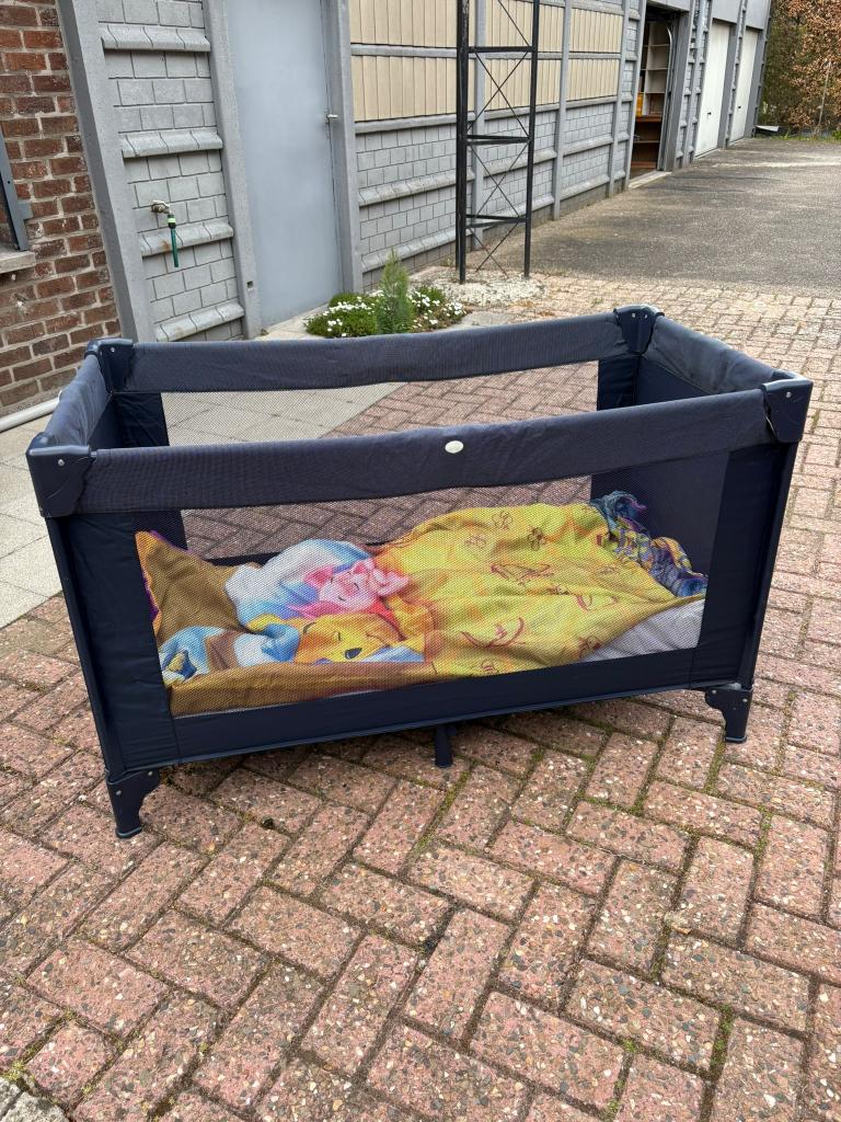 Baby reisbedje, Kinderen en Baby's, Kinderkamer | Bedden, Ophalen, Gebruikt, Minder dan 140 cm, Matras