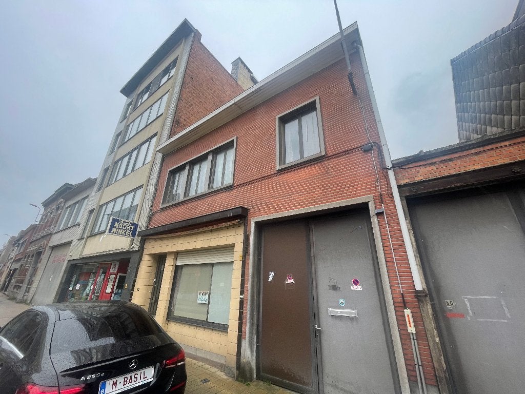 Huis + magazijn in Sint Niklaas te koop, Immo, 200 tot 500 m², Provincie Oost-Vlaanderen, Tussenwoning, Sint niklaas