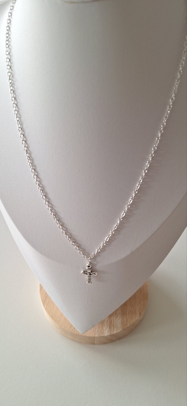 Ketting met kruisje, Handtassen en Accessoires, Kettingen, Verzenden, Nieuw, Grijs