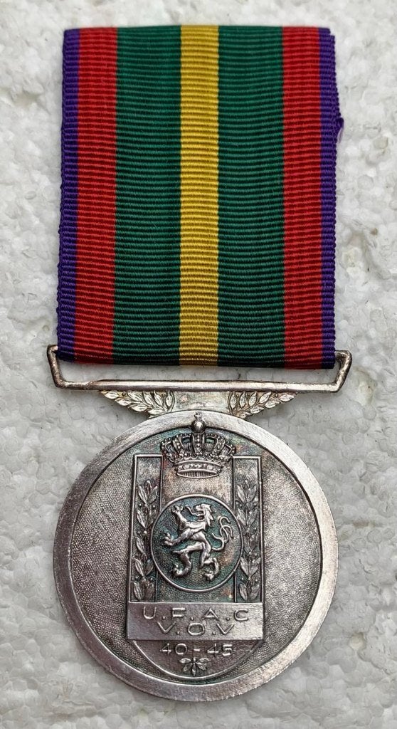 Medaille, Kon Ver Oudstrijders VerbroederingZilver med 40-45, Ophalen of Verzenden, Landmacht, Lintje, Medaille of Wings