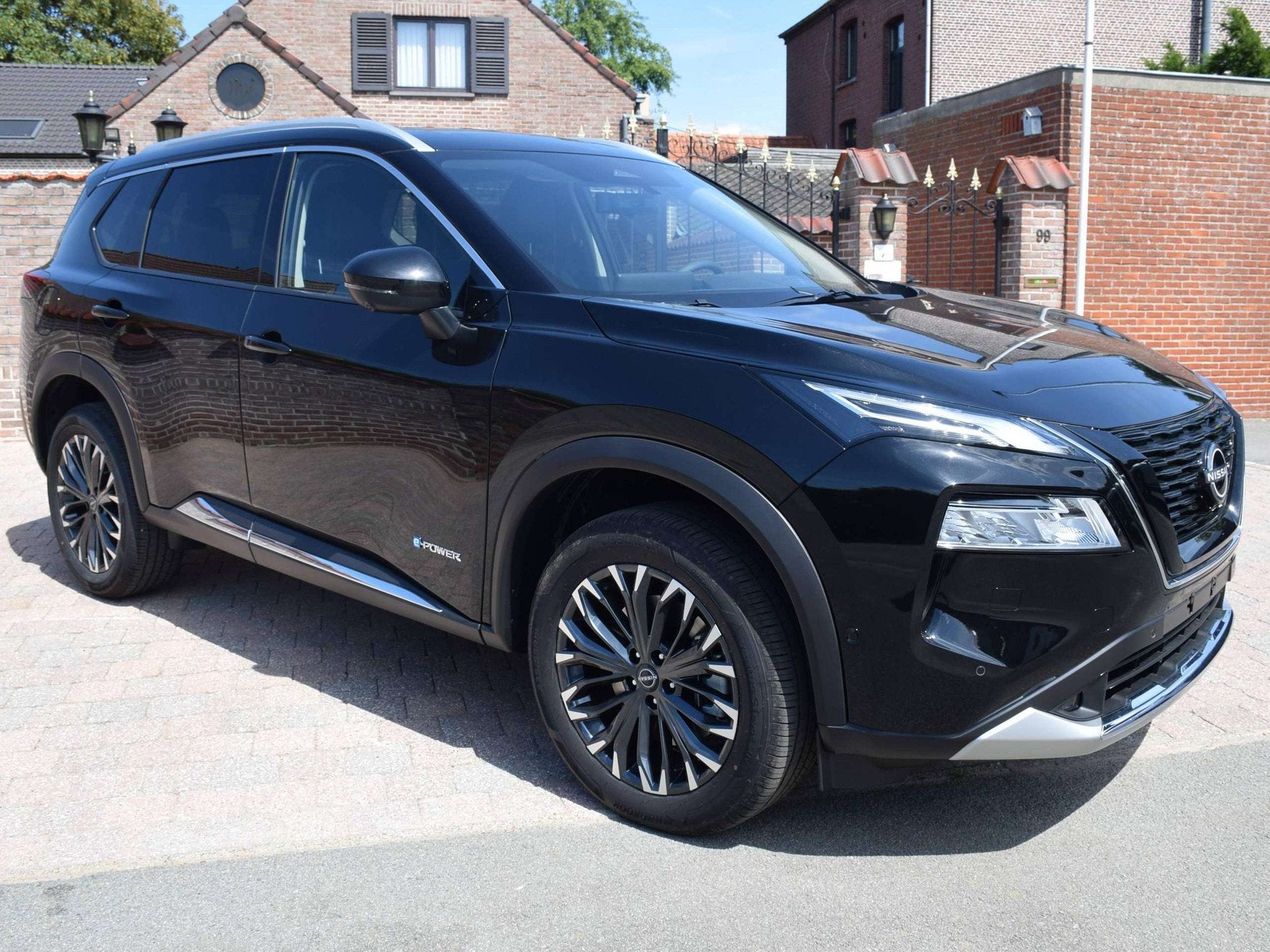 Nissan X-Trail X-Trail 1.5 e-Power Tekna (automaat), 1497 cc, 2245 kg, Zwart, Leder