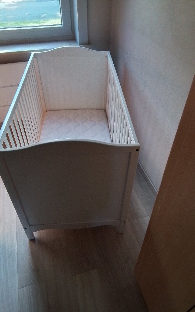 Babybedje,60x120 cm - Ikea SMÅGÖRA met matras Poly clean, Ophalen, Zo goed als nieuw, Ledikant