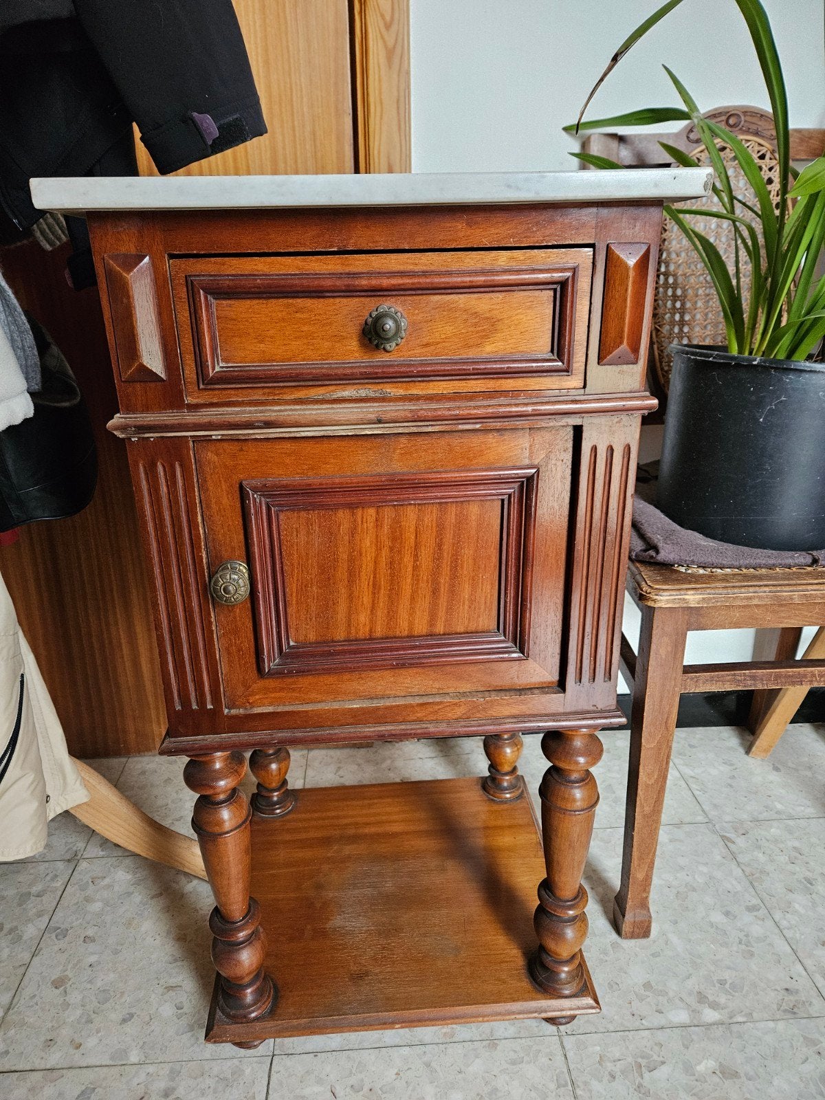 Table de chevet ancienne, Enlèvement
