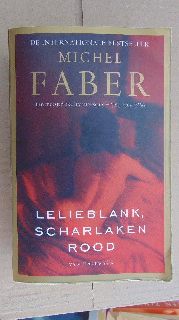 Boek: Lelieblank, scharlakenrood , Michel Faber, Ophalen of Verzenden, Gelezen, Michel Faber