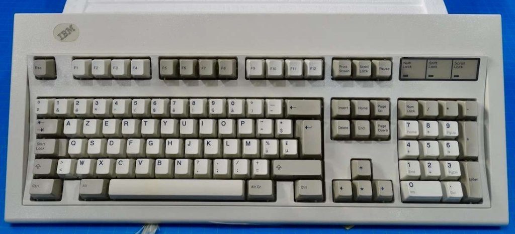Clavier IBM PS/2 Azerty BE+cable mini-DIN 6 broches-VINTAGE, Informatique & Logiciels, Claviers, Ibm, Enlèvement ou Envoi, Azerty