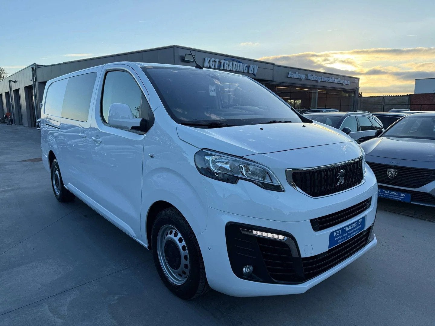 Peugeot Expert 2.0 BLUEHDI 6 ZIT AUTOMAAT NAVI CAMERA CARPLA, Auto's, Gebruikt, 4 cilinders, Wit, Bedrijf