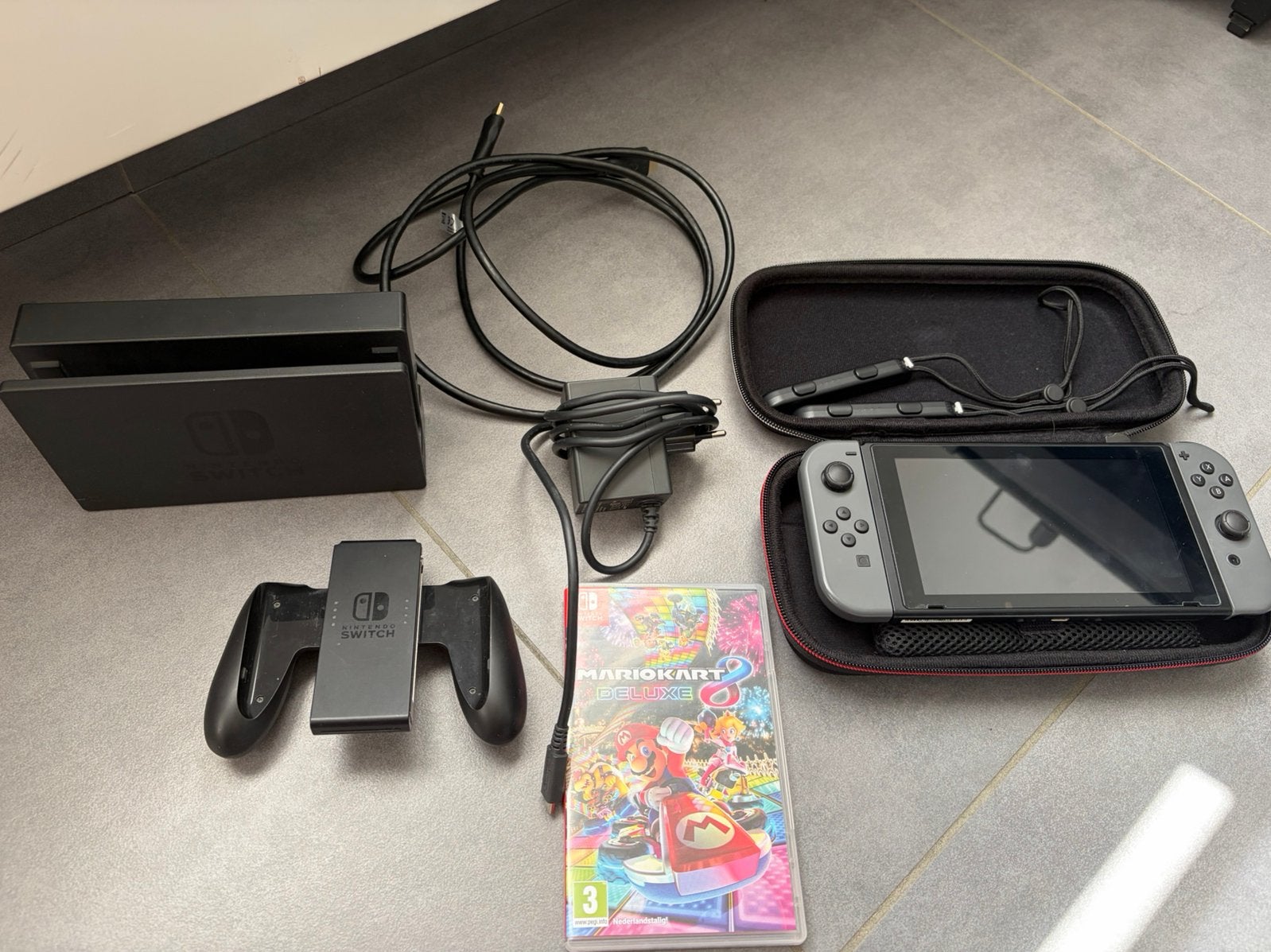 Nintento Switch 1 met case en spel, Games en Spelcomputers, Spelcomputers | Nintendo Switch, Ophalen, Gebruikt