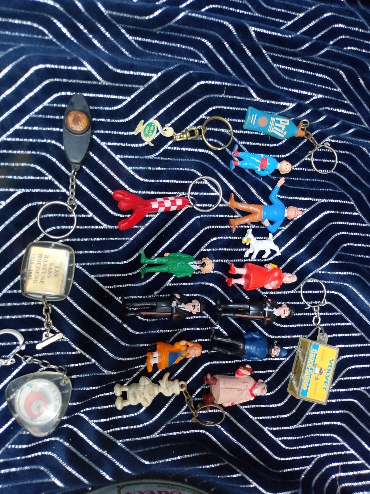 porte-clé et petite figurine année 70