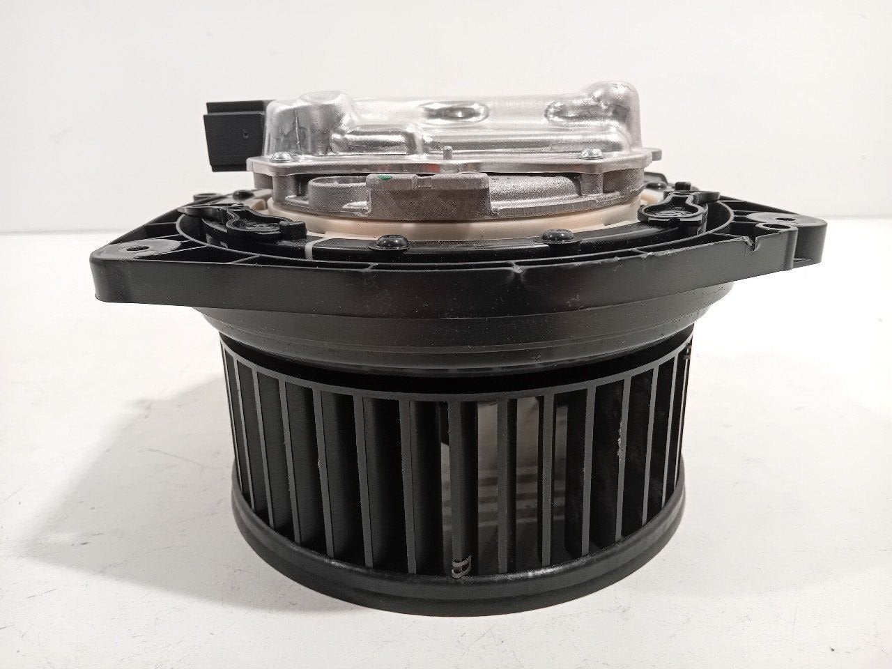 Kachel ventilator motor BMW 3 serie, BMW, Onderdelen@venauto.nl, Van der Ven Autorecycling B.V., Ettenseweg 76, 4706 PB Roosendaal, The Netherlands