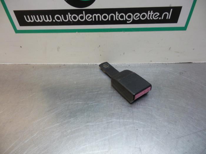 Insertion ceinture de sécurité arrière gauche d'un Peugeo, -, Utilisé, -, Peugeot