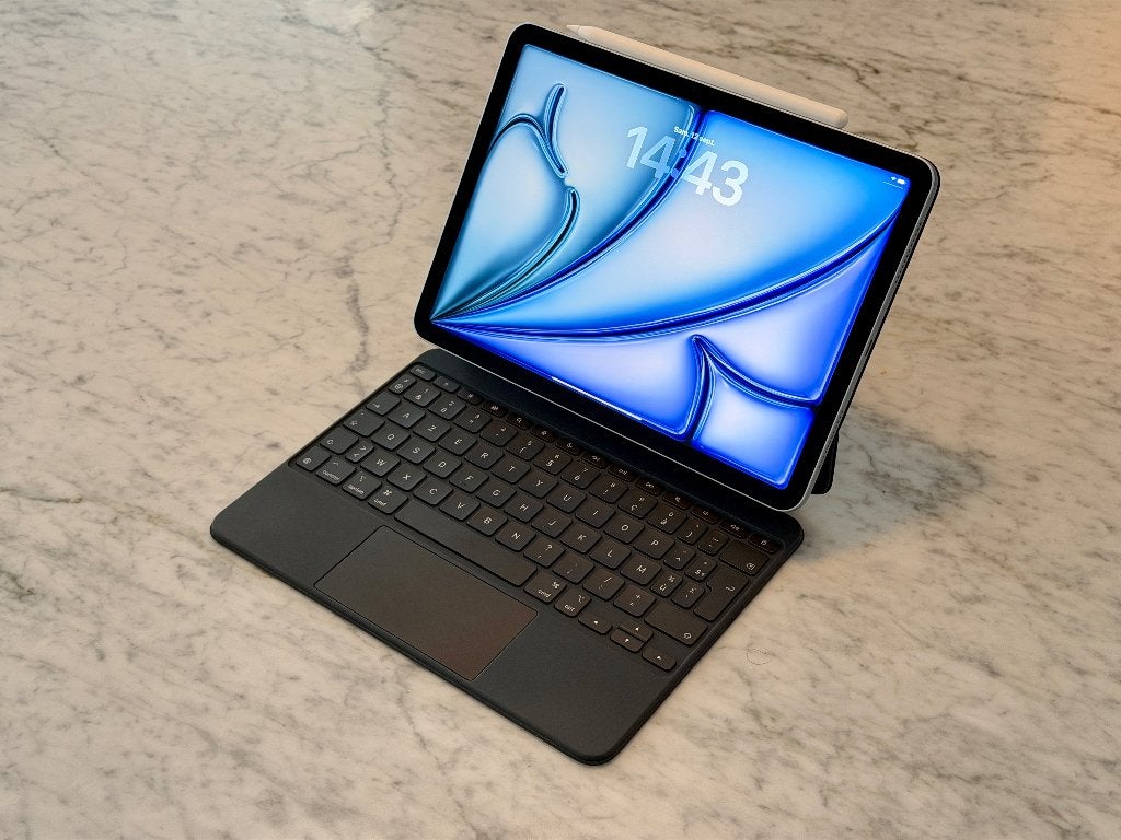 iPad Air M2 11" 128Go Bleu + Pencil Pro + Magic Keyboard, 11 pouces, Apple iPad Air, Comme neuf, Enlèvement