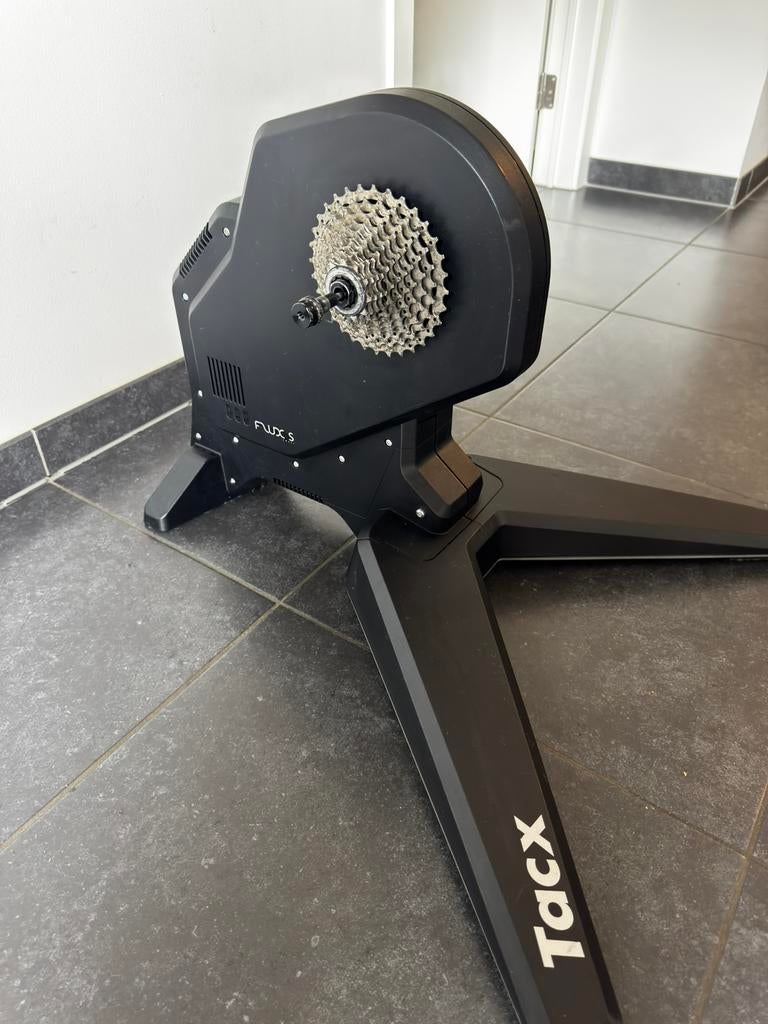 Tacx Flux S met cassette en steekasadapter, Enlèvement, Comme neuf