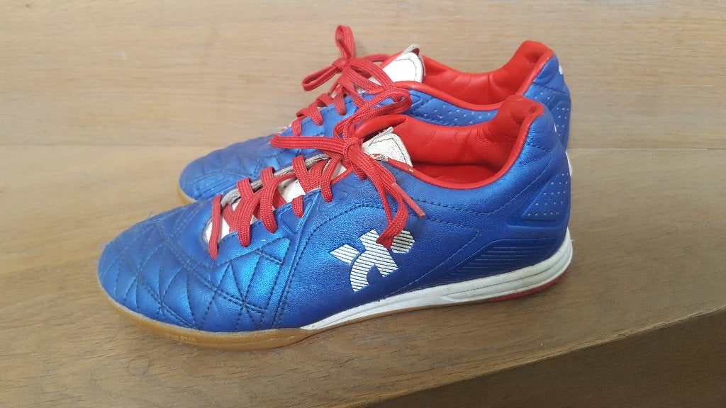 voetbalschoenen indoor / vlakke zolen / zaalvoetbal maat 36, Sport en Fitness, Ophalen of Verzenden, Gebruikt, Schoenen