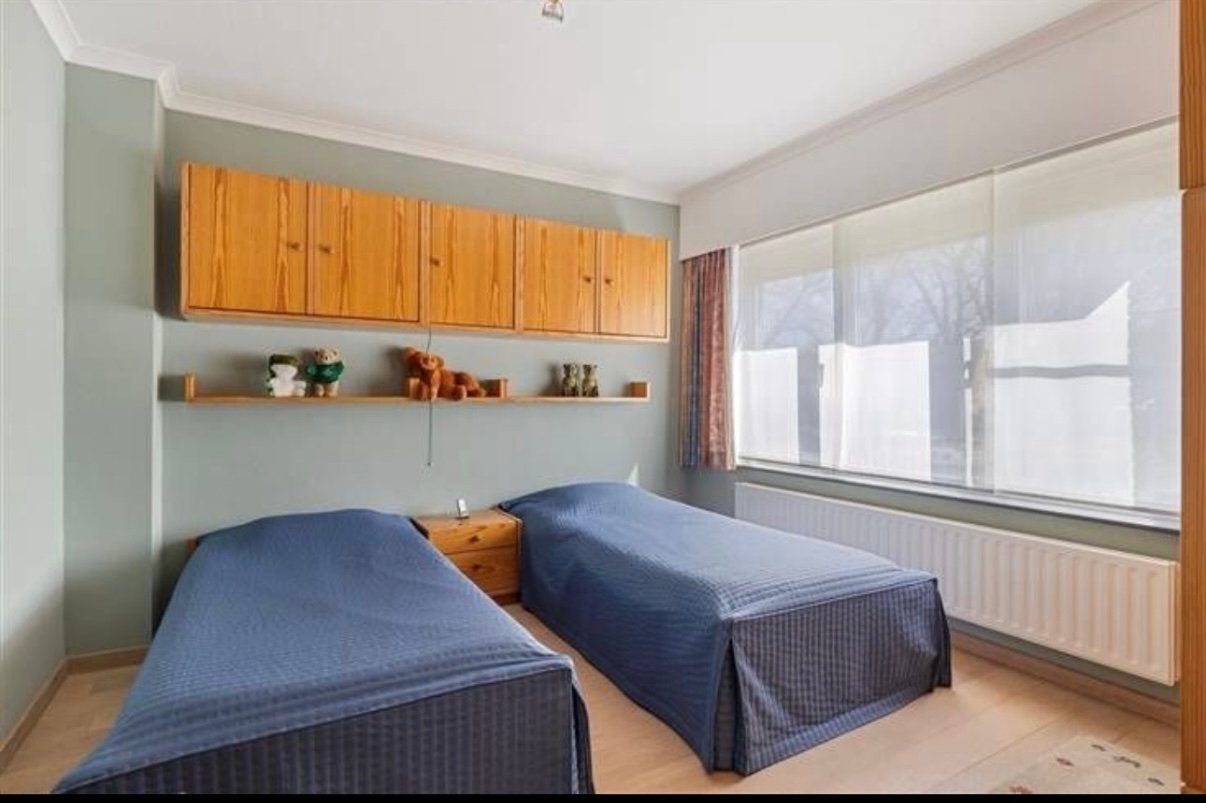 Chambre complète gratuite (2 lits + meuble de bureau)