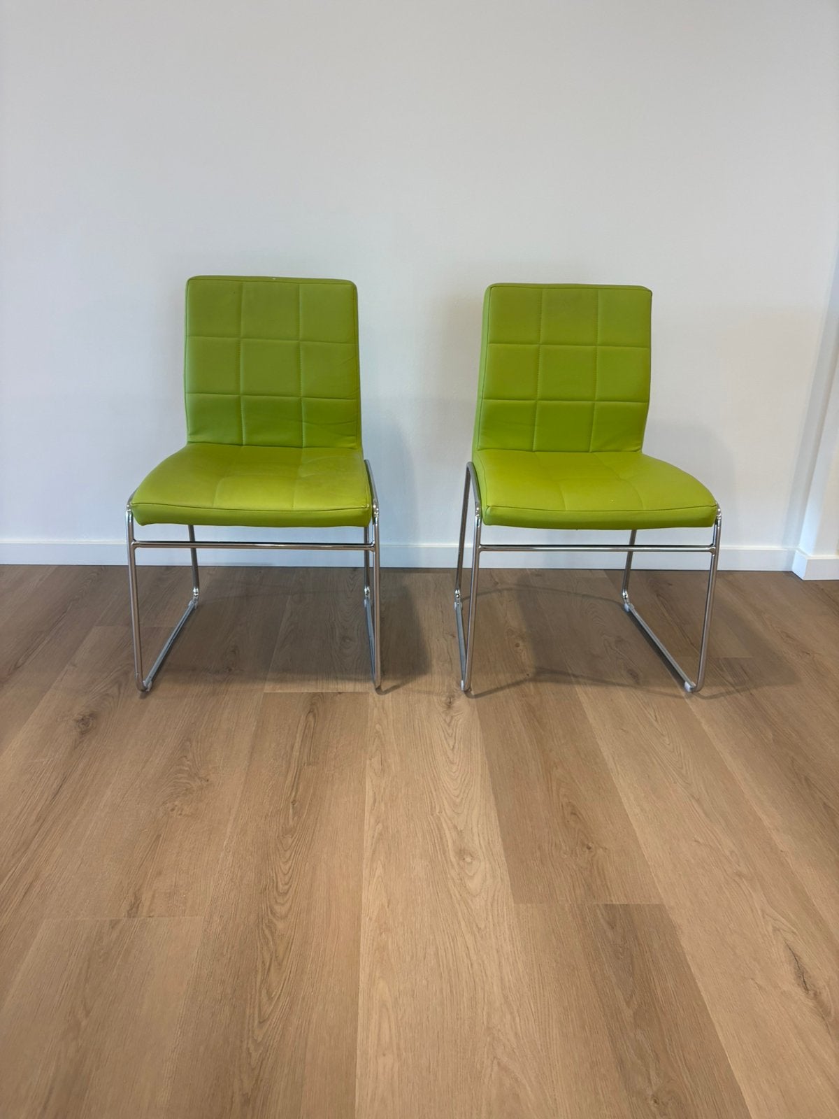 2 groene stoelen, Ophalen, Gebruikt