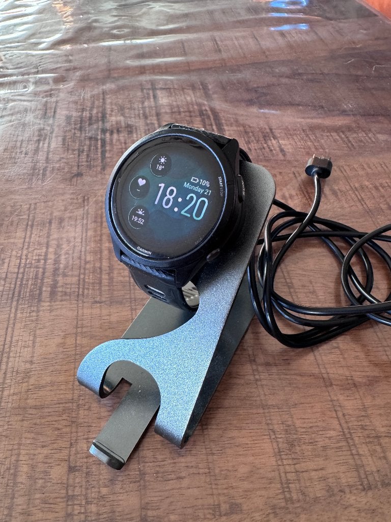 Garmin Forerunner 265 (46 mm) met oplaadstation, Handtassen en Accessoires, Gebruikt, Stappen, Zwart, Ophalen of Verzenden