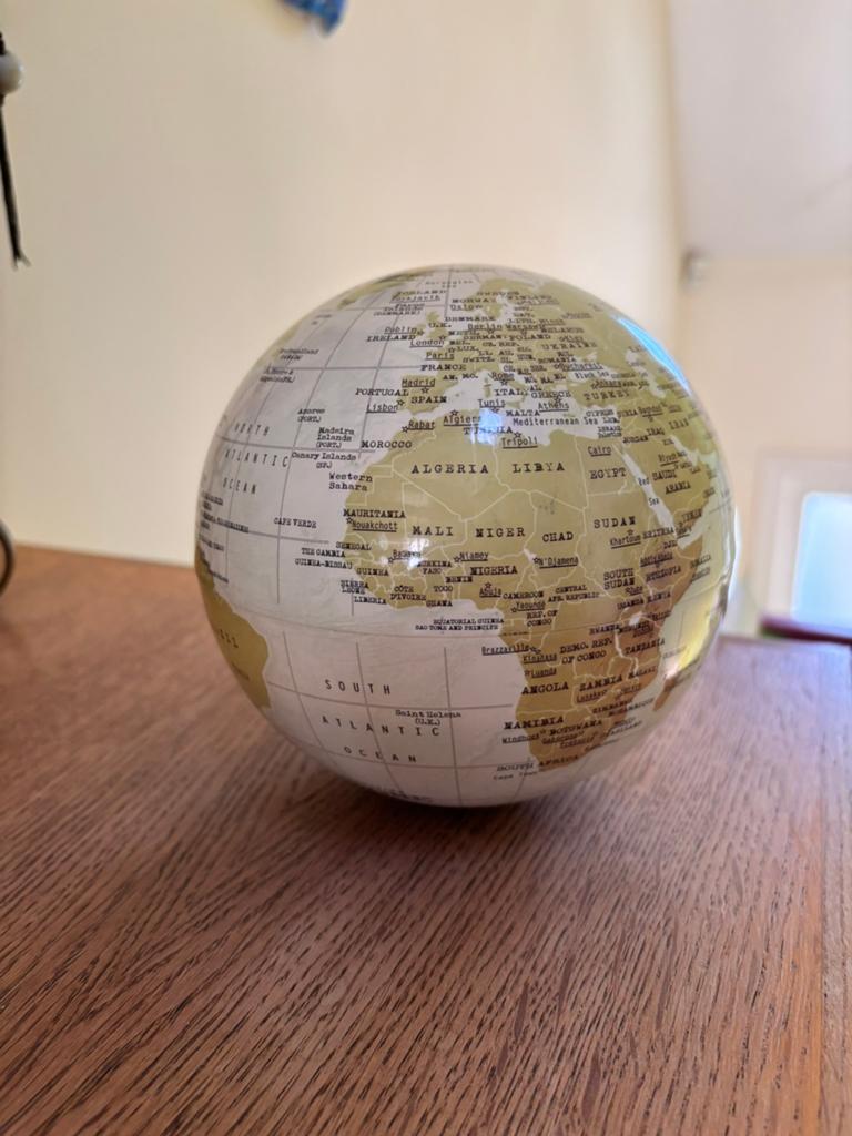 Globe terrestre rotatif, Maison & Meubles, Accessoires pour la Maison | Globes, Enlèvement, Comme neuf
