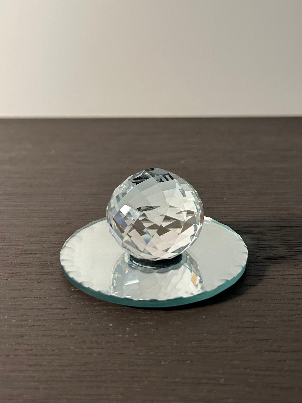 Swarovski SCS bol op ronde schijf, Verzamelen, Swarovski, Zo goed als nieuw, Ophalen of Verzenden