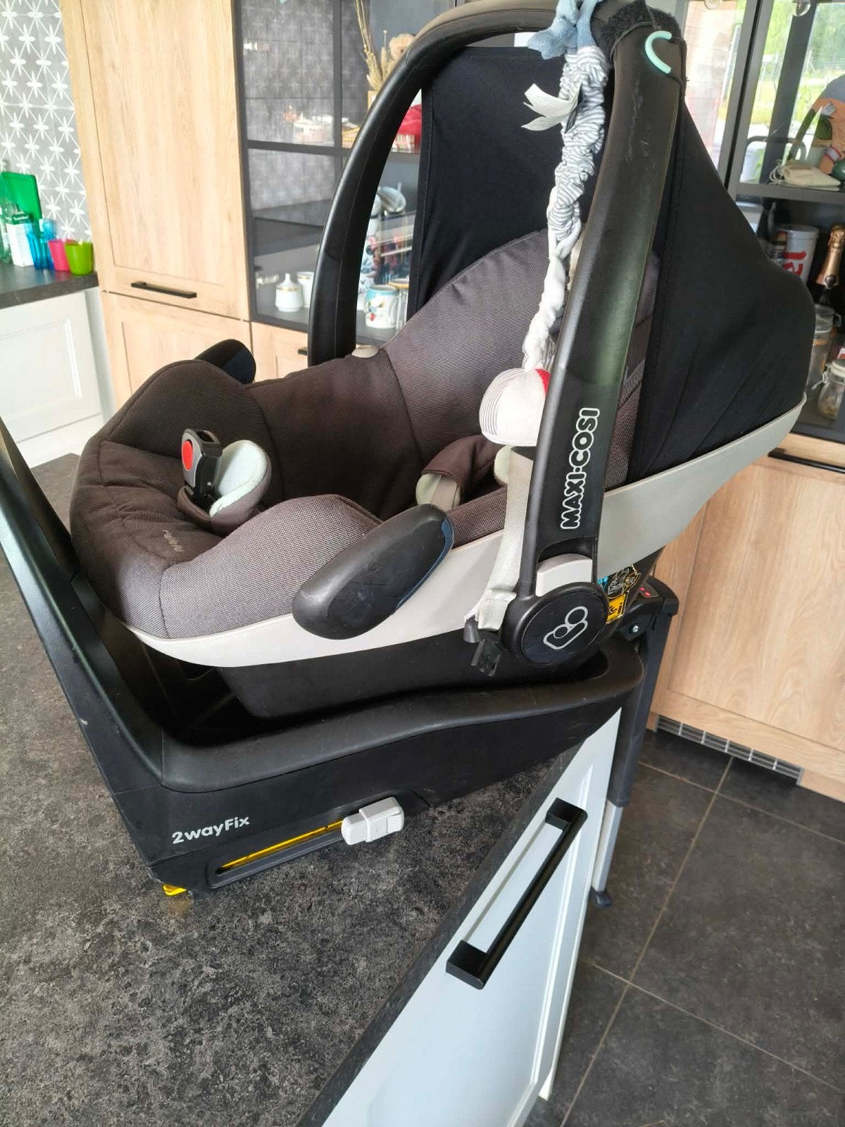 Maxi cosy 2wayfix + maxi cosi pebble, Kinderen en Baby's, Autostoeltjes, Ophalen