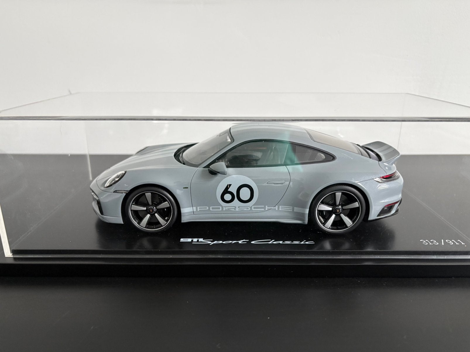 Porsche 992 sport Classic 1/18 Spark, Enlèvement, Comme neuf