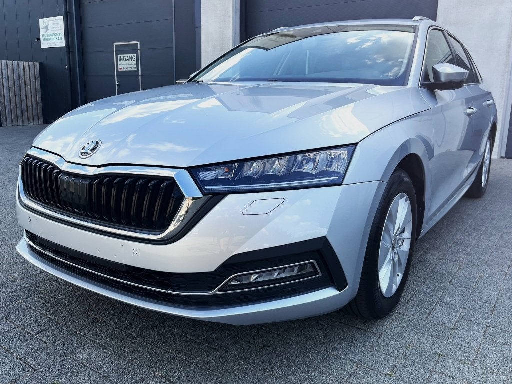 Skoda Octavia Break TSI Limited * ALS NIEUW ! * ETAT NEUF !, Autos, Argent ou Gris, Achat, https://public.car-pass.be/vhr/d1c3eb43-1ea5-404e-91b3-08c7501f7295?lang=nl