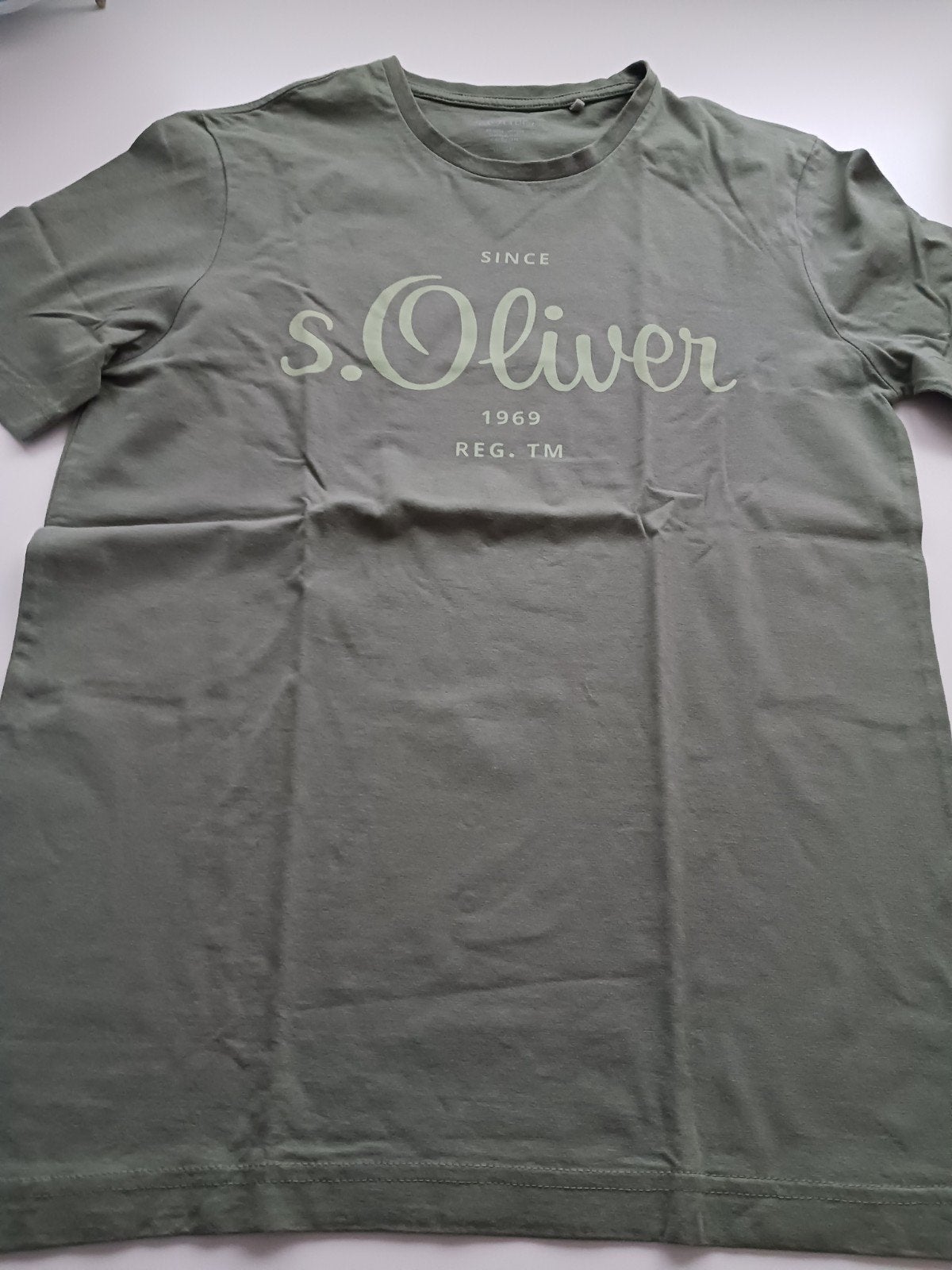 Kaki groene t-shirt merk S Oliver te koop.Maat M, Ophalen, Zo goed als nieuw, Maat 48/50 (M), S Oliver