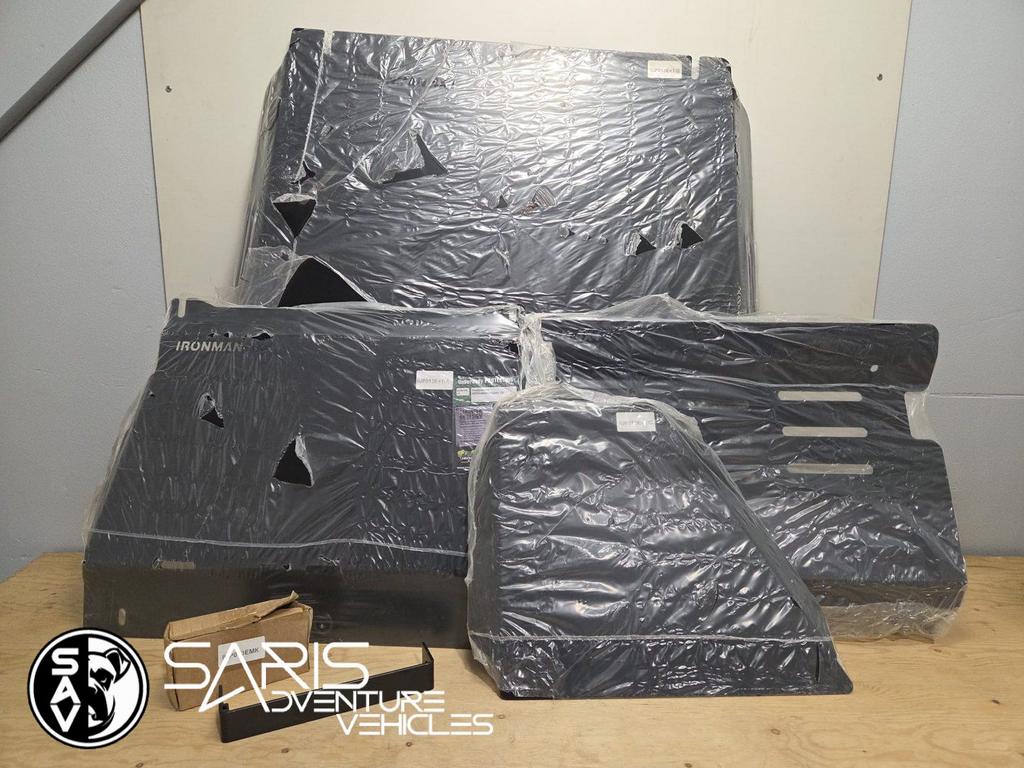 Bodemplaten Mitsubishi Pajero IV, Auto-onderdelen, Carrosserie, Mitsubishi, Nieuw, Ophalen of Verzenden