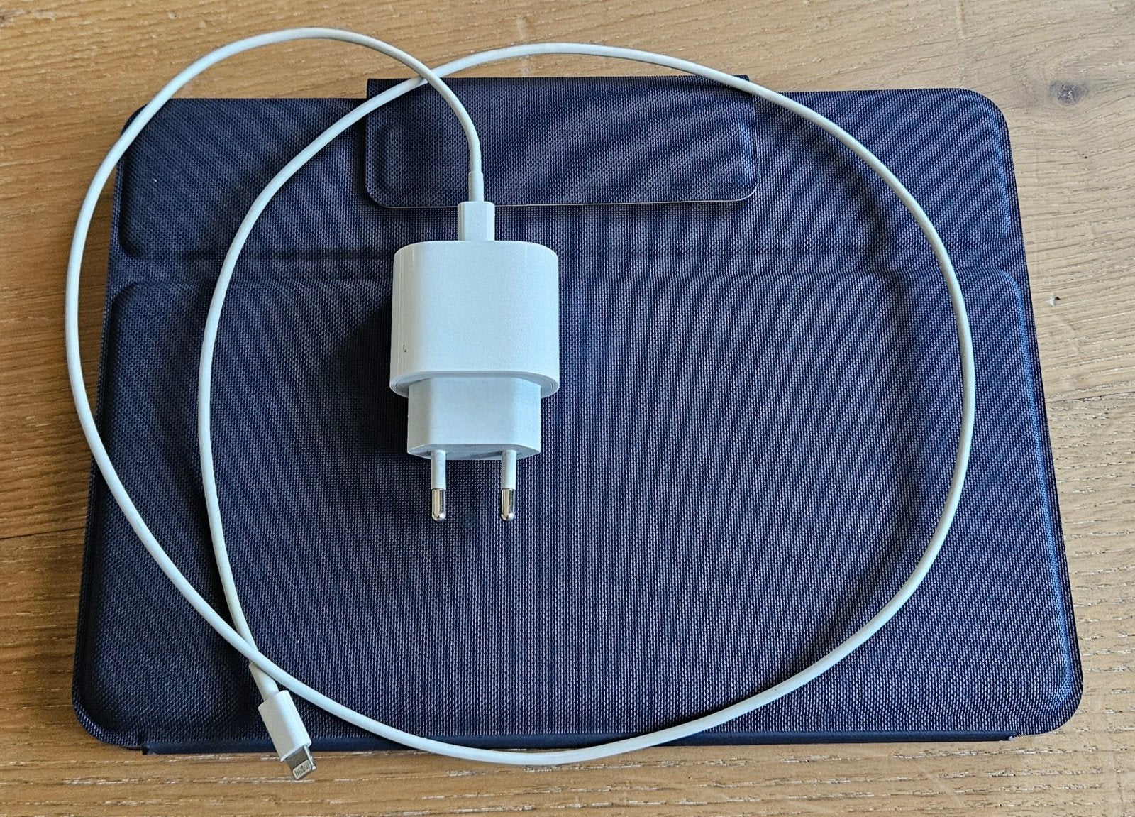 Ipad 9e gen 64GB opslag met nieuwe hoes en oplader, Ophalen of Verzenden, Zo goed als nieuw, Apple iPad, Wi-Fi