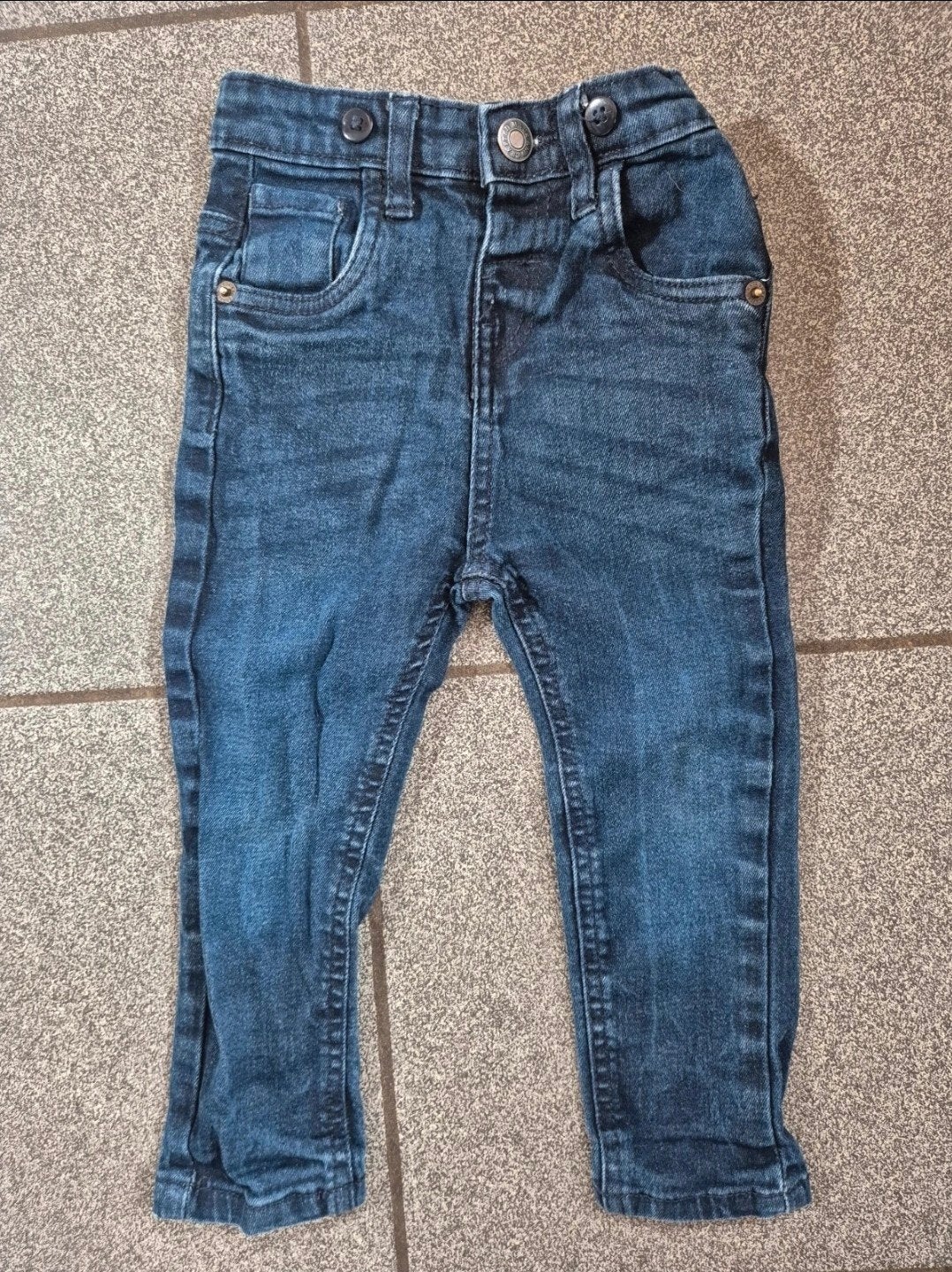 Jean foncé 18mois, Kinderen en Baby's, Babykleding | Maat 86, Broekje, Ophalen of Verzenden, Zo goed als nieuw, Bub'L