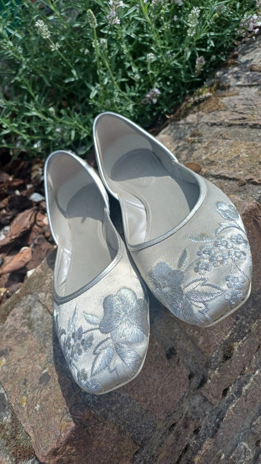 Elegante zilveren Hogan ballerina’s met bloemendetail M 38.5, Kleding | Dames, Schoenen, Zo goed als nieuw, Ballerina's, Overige kleuren