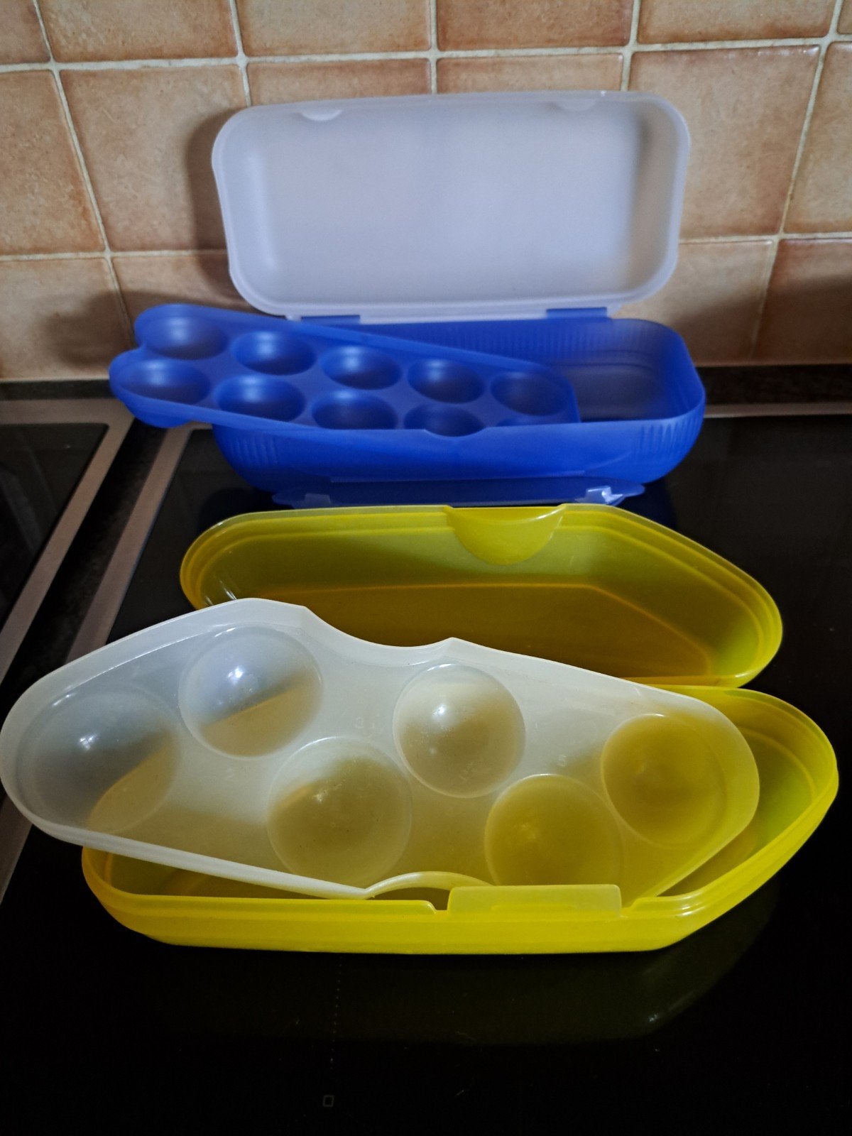 Boîtes à œufs Tupperware 5€ chacune, Enlèvement