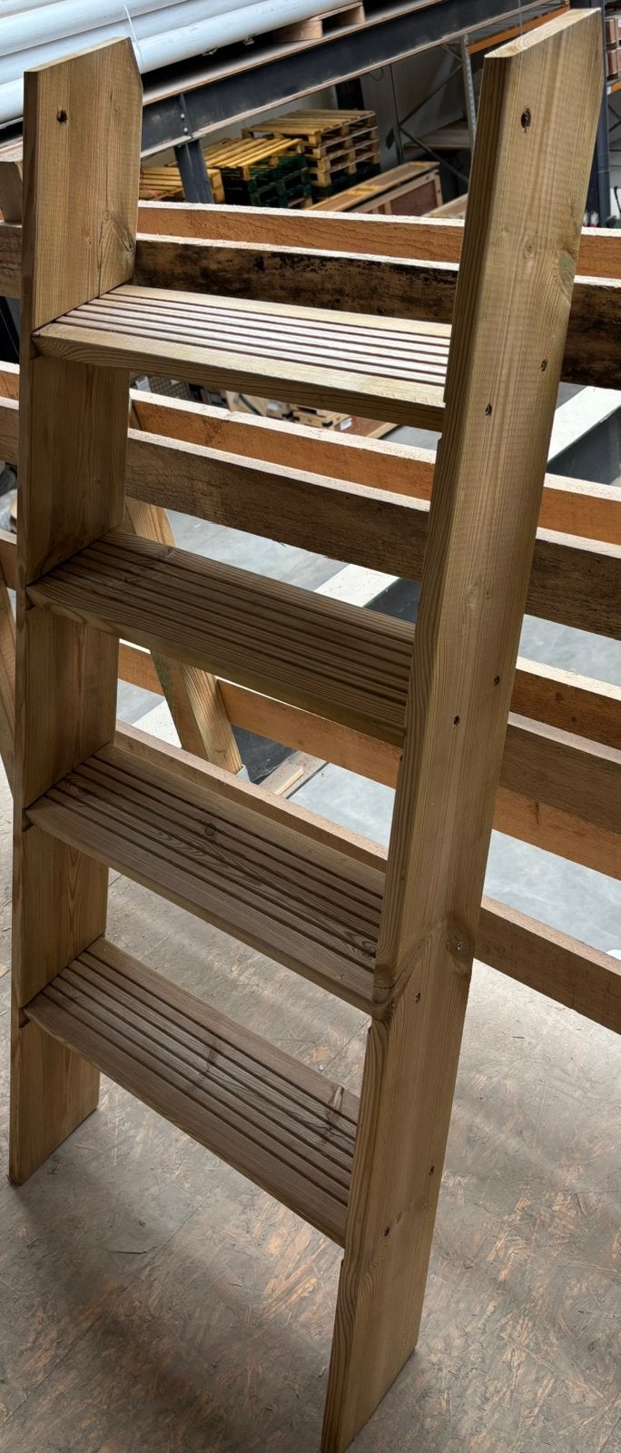 Echelle en bois 4 marches neuve pour piscine, Enlèvement, Neuf, Échelle