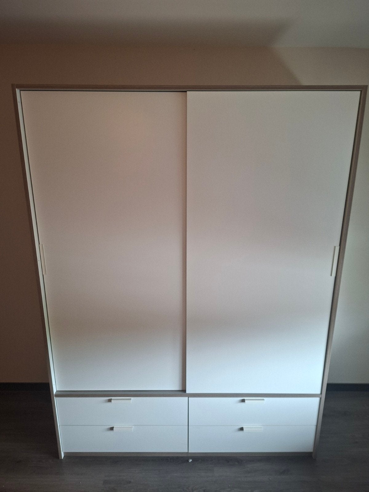 Kleerkast Tryssil Ikea (2x te koop), Huis en Inrichting, Kasten | Kleerkasten, Ophalen
