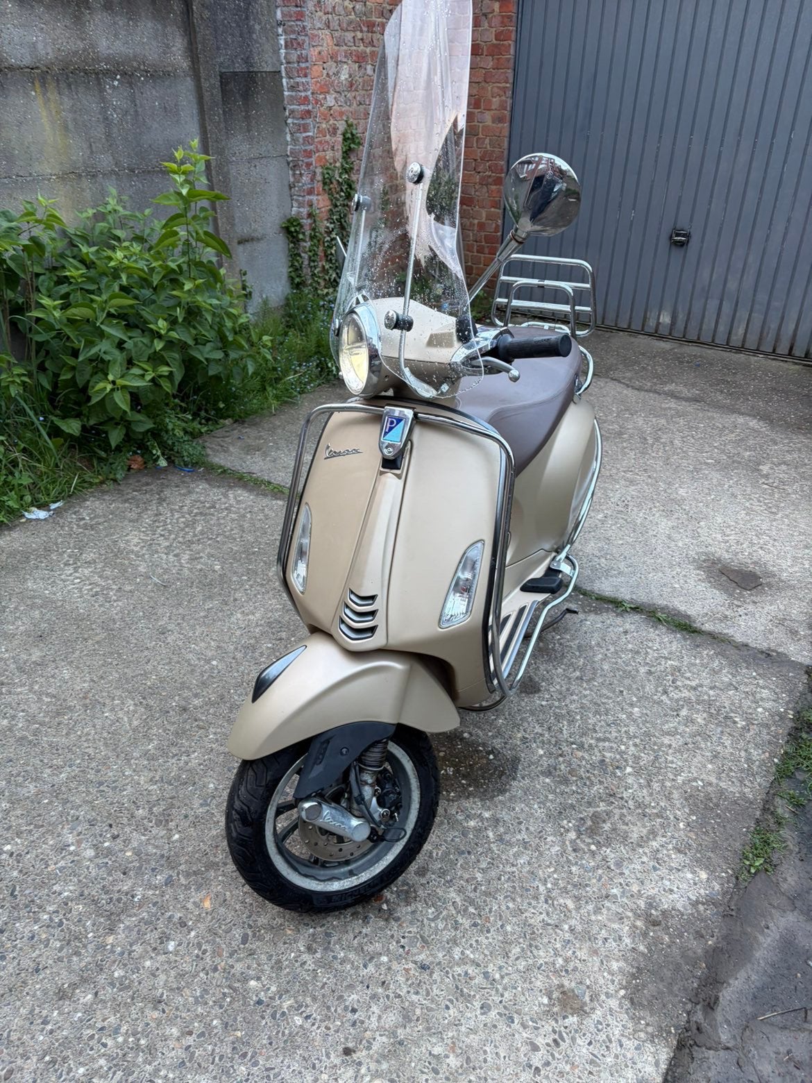 Vespa primavera, Fietsen en Brommers, Ophalen, Zo goed als nieuw