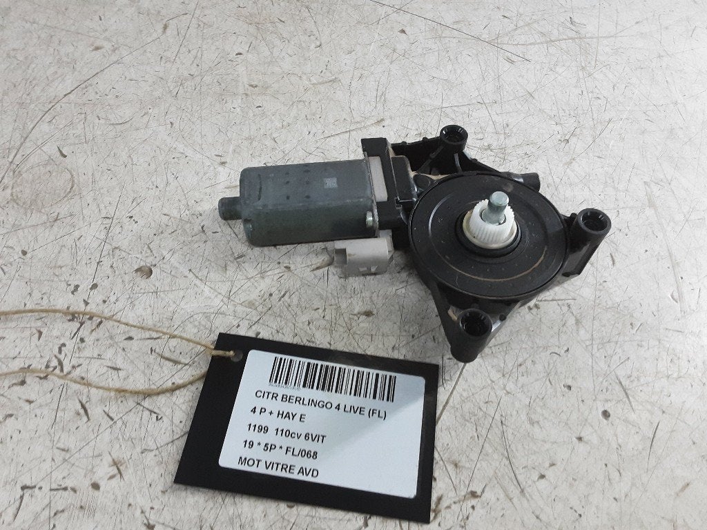 MOTEUR LEVE VITRE ELECTRIQUE AVANT DROIT (9817217680), Citroën, Mevr. I. Hauben, Utilisé, Avant