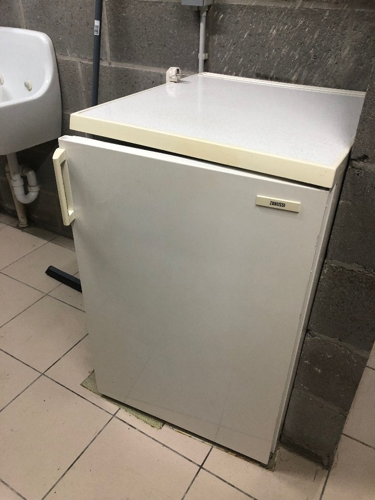 Réfrigérateur Zanussi, 85 à 120 cm, Sans bac à congélation, Enlèvement, Utilisé