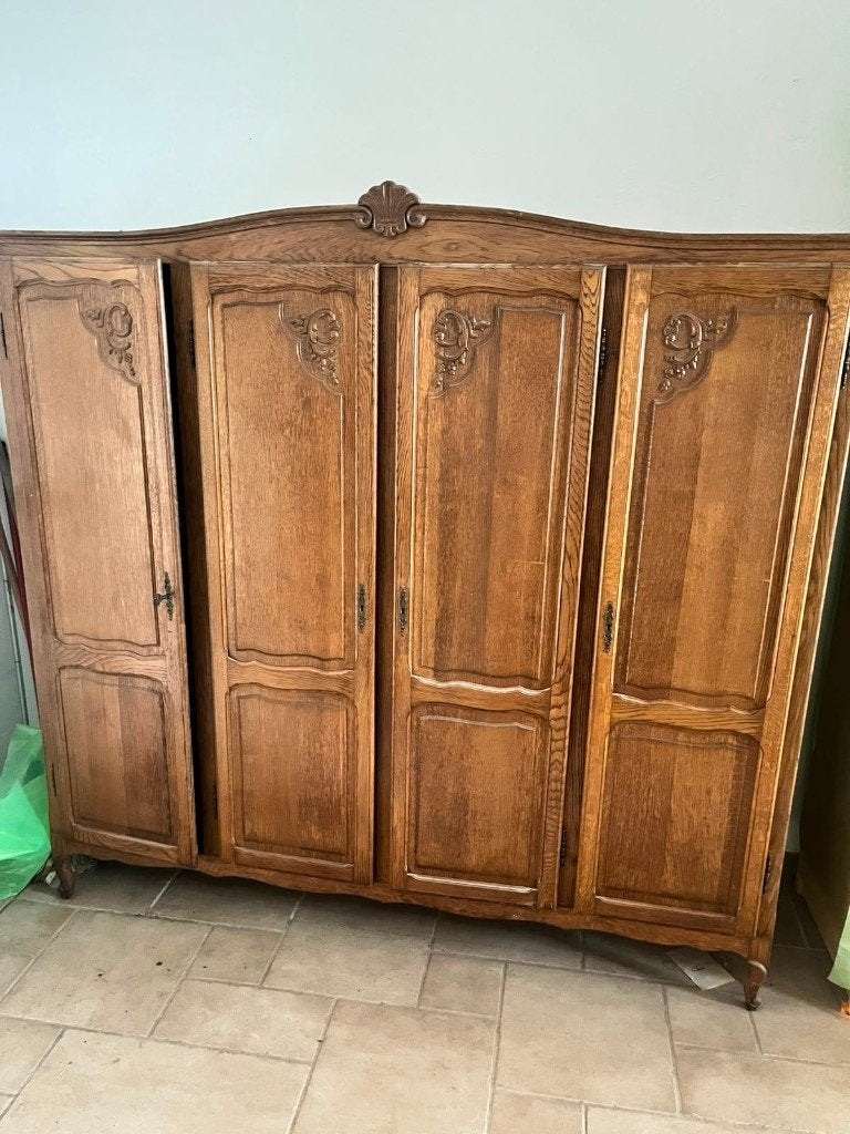 Grande armoire classique en bois massif – style Louis XV, Antiquités & Art, Antiquités | Meubles | Armoires, Enlèvement