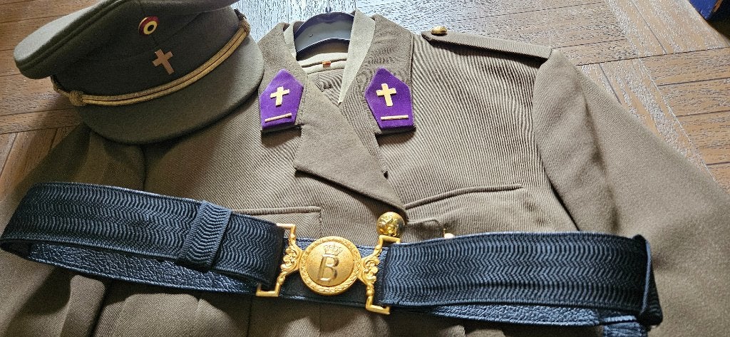 Uniform aalmoezenier ABL priester + kepi + riem, Verzamelen, Militaria | Algemeen, Ophalen of Verzenden, Landmacht, Kleding of Schoenen