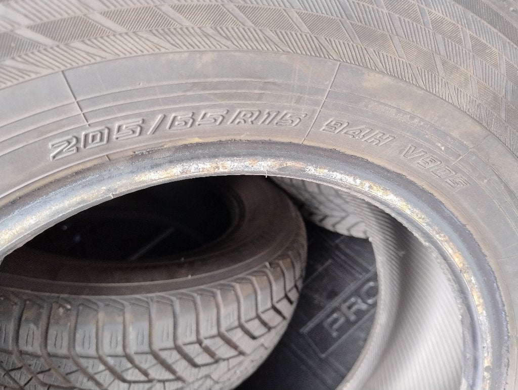 Yokohama winterbanden 205/65R15, Autos : Pièces & Accessoires, Pneus & Jantes, Pneus hiver, Véhicule de tourisme, Autres dimensions