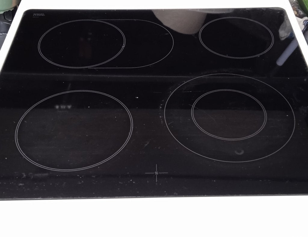Bosch elektrisch fornuis met oven., Elektronische apparatuur, Fornuizen, Ophalen, Minder dan 85 cm, Hete lucht, 4 kookzones