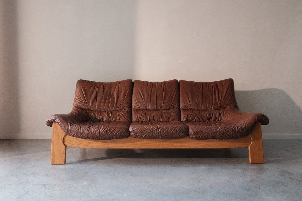 Canapé 3 places Maison Regain en orme et cuir, années 60-70, Brutalisme, Enlèvement ou Envoi, 200 à 250 cm, Banc droit