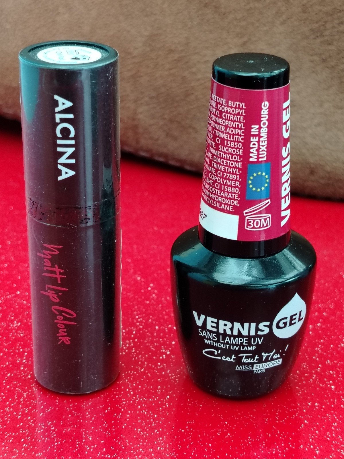 VERNIS À ONGLES + ROUGE À LÈVRES - Emballage jamais ouvert, Enlèvement ou Envoi, Neuf, Rouge, Maquillage