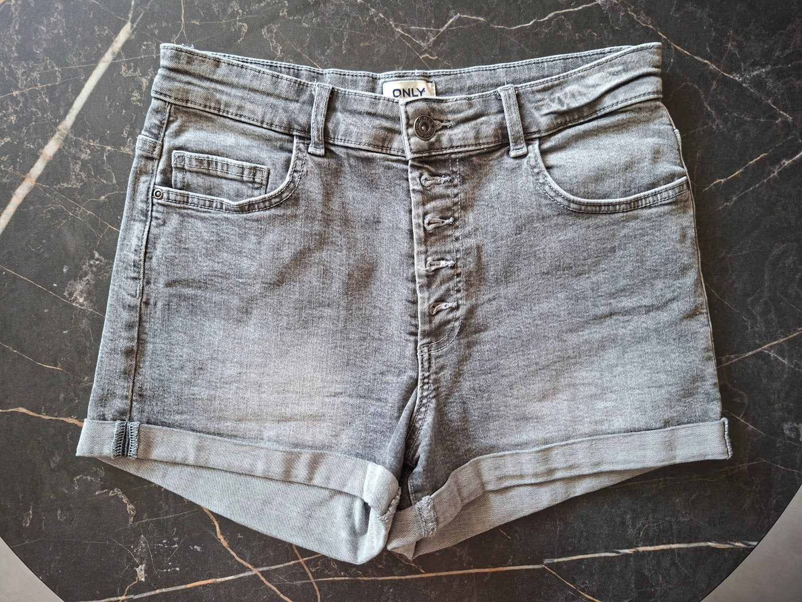 Grijze ONLY denim shorts / spijkerbroekje maat M, Kleding | Dames, Only, Ophalen, Zo goed als nieuw, Grijs