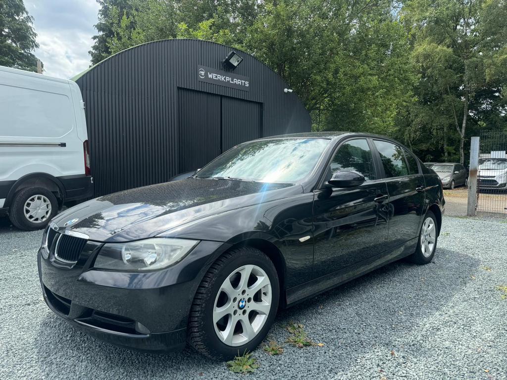 Bmw 318i 2009 242dkm airco leder cruise zo mee te nemen!, Auto's, Isofix, Zwart, Zwart, Leder