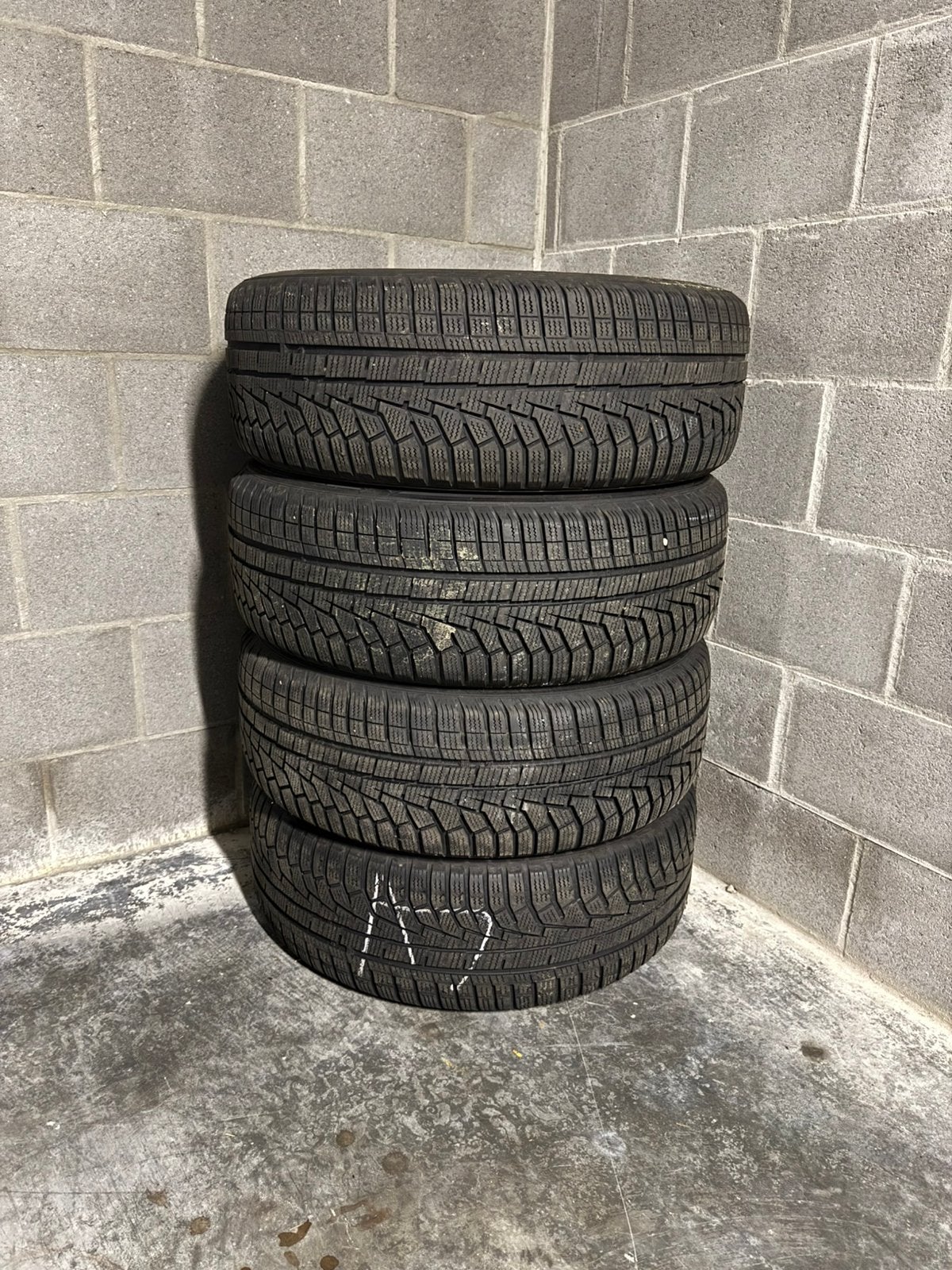 4 Hankook Winter i*cept evo² SUV winterbanden 225/60 R17 99H, Auto-onderdelen, Banden en Velgen, Ophalen, Winterbanden, Band(en)