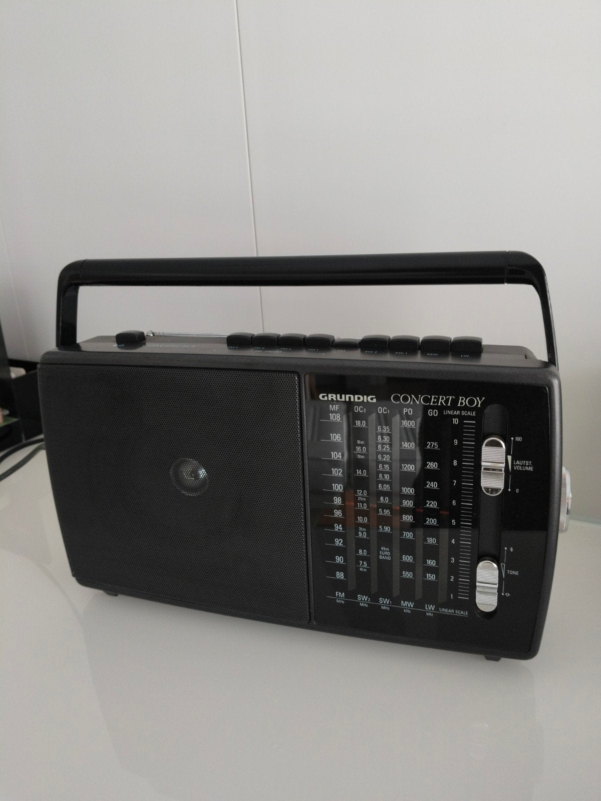 Grundig radio, Enlèvement, Radio