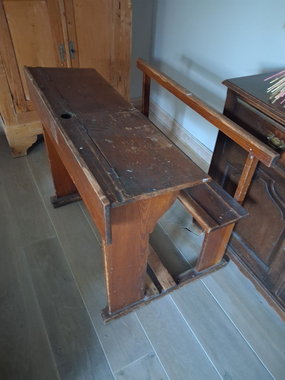 Antieke houten dubbele lessenaar, Ophalen