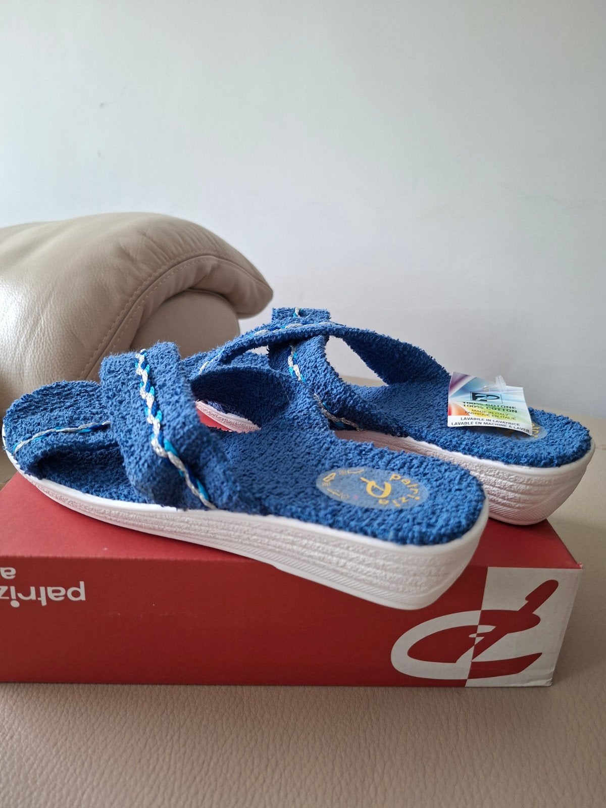 Nieuwe blauwe slippers. Maat 40., Ophalen